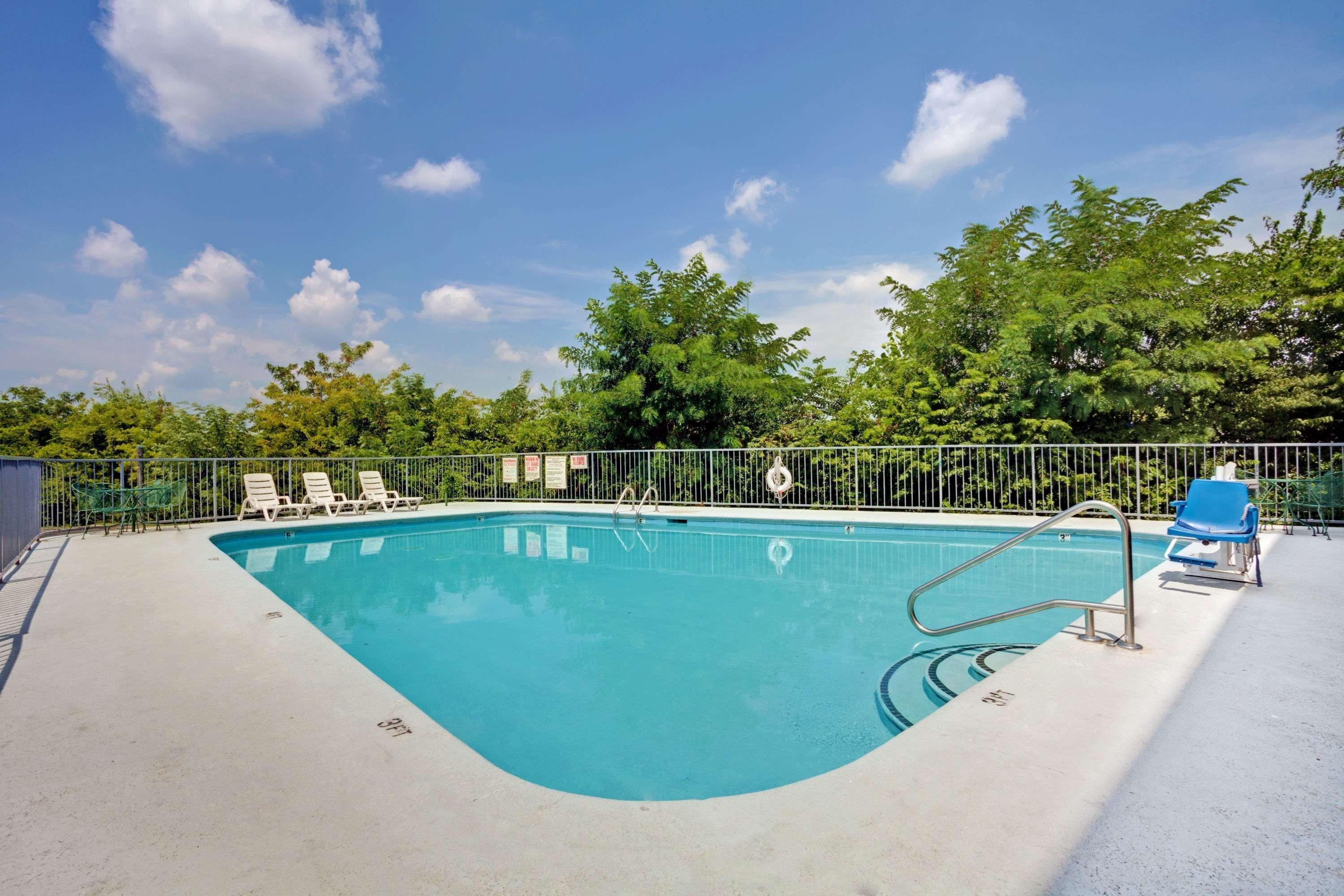 Super 8 By Wyndham Nashville/ Dntn/ Opryland Area Exterior photo
